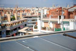 Por motivos de impacto visual la inclinación de los captadores es mínima