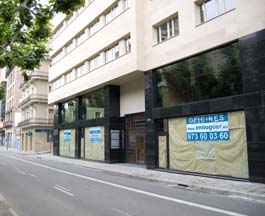 Fachada principal del edificio en Rambla Ferran.