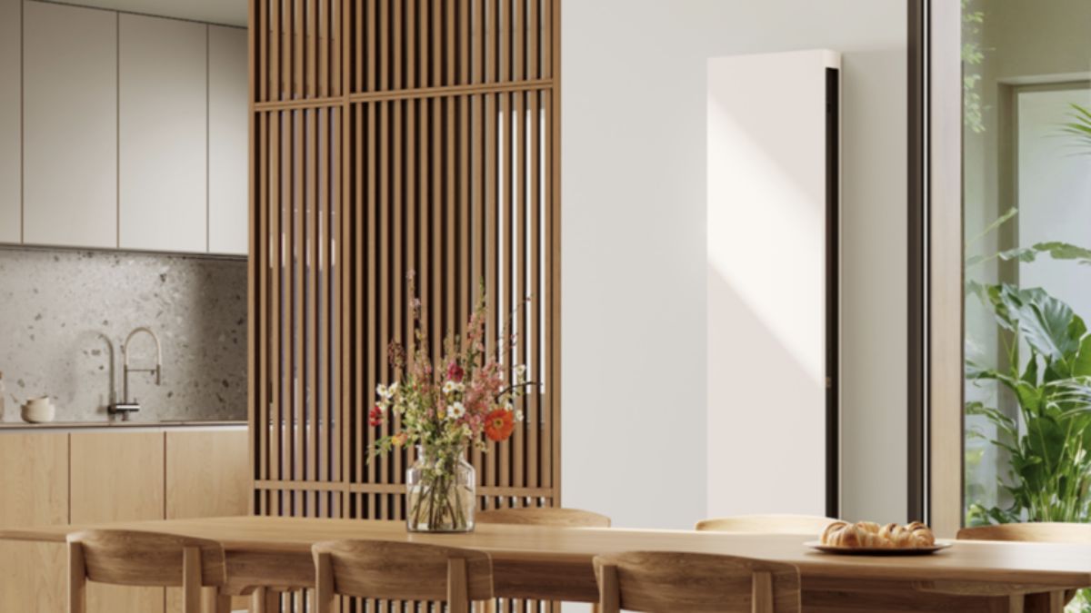 Radiador vertical Jaga Vertilina Hybrid diseño compacto calor frío aerotermia