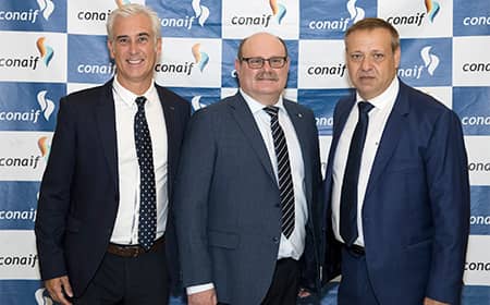 El presidente de Airacon, Miguel Trujillo, en el centro de la imagen junto al secretario general, Kurt Engel y el presidente de CONAIF, Francisco Alonso