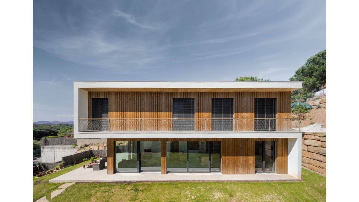 Vivienda unifamiliar Can Naiades con bomba de calor Panasonic Aquarea Ecoflex instalada
