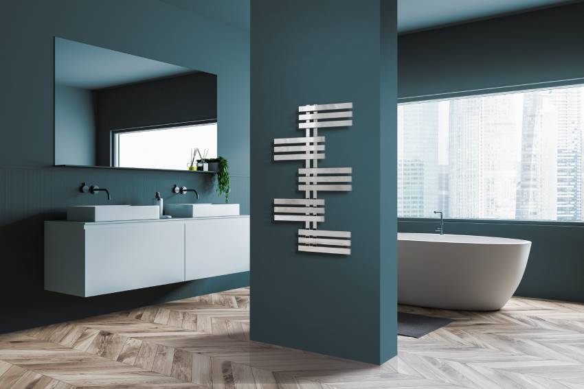 Radiador toallero en el baño