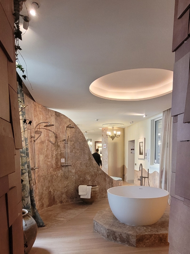 Curvas que fluyen con Pilar García Ferrer Vestidor con baño Origehm