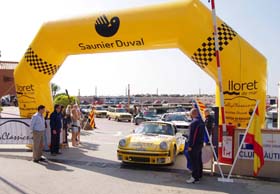 Coche de Saunier Duval en el rally de clásicos