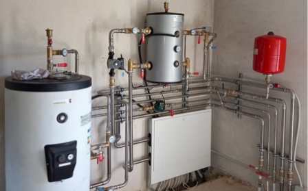 Aerotermia y sistema de pressfitting de acero inoxidable de Isotubi:  durabilidad y cumplimiento normativo 