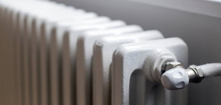 ¿Cómo funciona una válvula con cabezal termostático?