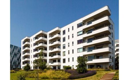 Cómo se preparan los edificios en España para el verano, según Bosch: del hogar a la industria