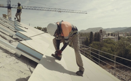 Onduline estrena plataforma de marca global y consolida en España su rol de referente técnico en rehabilitación energética de cubiertas