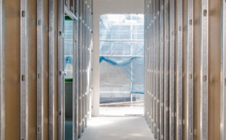 Pladur amplía su gama de placas 800 mm con espesor de 15 mm para reforma