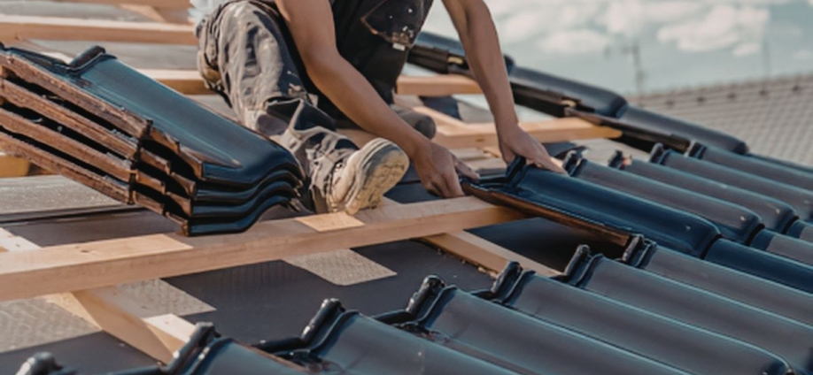 Rehabilitación de tejados antiguos: señales de alarma, soluciones eficaces y el coste real por metro cuadrado