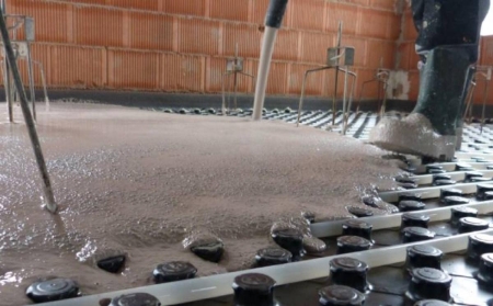 Suelo radiante refrescante: cómo funciona, ventajas y claves para una climatización eficiente todo el año