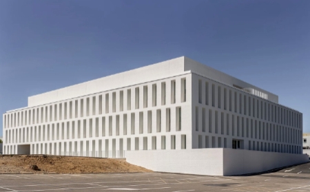 Pozuelo combate el frío en las aulas universitarias con el suelo radiante refrescante de Orkli